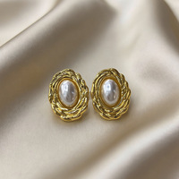 RINHOO Juego de Aretes de Perlas con Flores Estilo Vintage, Aretes de Acero Inoxidable Dorados, Regalo para Mujer