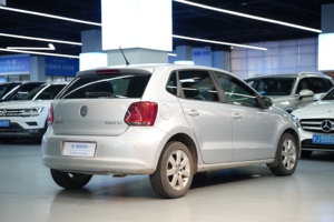 <span class=keywords><strong>POLO</strong></span> 1.6L Comfort 5 porte FWD Hatchback 2013 con guida a sinistra, sedili scuri, 105 CV, a benzina - Product Image 6