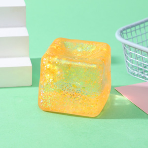 Pelota Antiestrés de TPR Suave con Forma de Cubo de Hielo y Azúcar de Maltitol - Juguete de Compresión de Ascenso Lento para Calmar la Oficina, Recuerdos de Fiesta y Alivio de la Ansiedad - Product Image 5