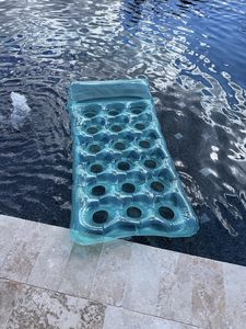 Colchoneta Inflable para Piscina con Diseño de Burbujas, Colchón Flotante de PVC Resistente para Adultos - Product Image 6