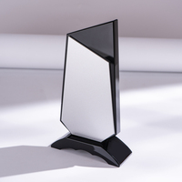 Offre Spéciale : Trophée en Verre Noir avec Panneau Doré, Cadre Géométrique, Étanche, Poli, Gravure Laser Personnalisée – Récompenses d'Entreprise – Stock Limité