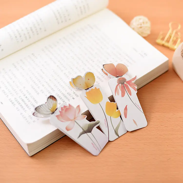 Marcadores de papel con impresiones en color personalizables están disponibles para libros de estudiantes