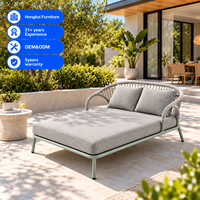 Chaise longue de luxe pour l'extérieur, lit de repos avec structure en aluminium et tressage en corde résistant aux intempéries, idéal pour piscine, villa, resort, patio
