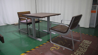 Mobilier d'extérieur pour hôtel Table de pique-nique carrée en bois avec chaise Restaurant Extérieur du parc Table basse et ensemble de chaises