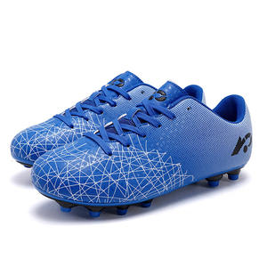 Venta al por mayor de fábrica: Zapatillas de fútbol de moda para exteriores, de caña alta, personalizadas con marca, para ocio y pista con tacos. - Product Image 4