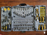 Ensemble de 135 outils à main combinés avec clés, douilles et pinces