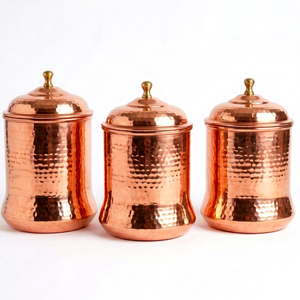 Ensemble de 3 pots à épices en cuivre faits à la main avec couvercles, design rond classique, pour le rangement en cuisine et la présentation à table - Product Image 1