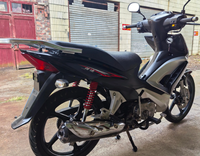 Vélo à cadre courbé Haojue Xuandi 110cc en gros, moteur 110cc, vitesse maximale 61-80 km/h, transmission fluide, design ergonomique