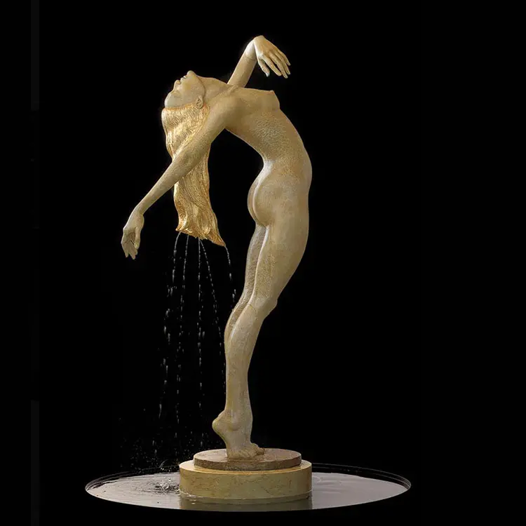 Décoration extérieure moderne, statue de fille nue en laiton, fontaine d'eau de jardin en bronze à vendre, grandeur nature, 1 pièce, métal, design personnalisé.