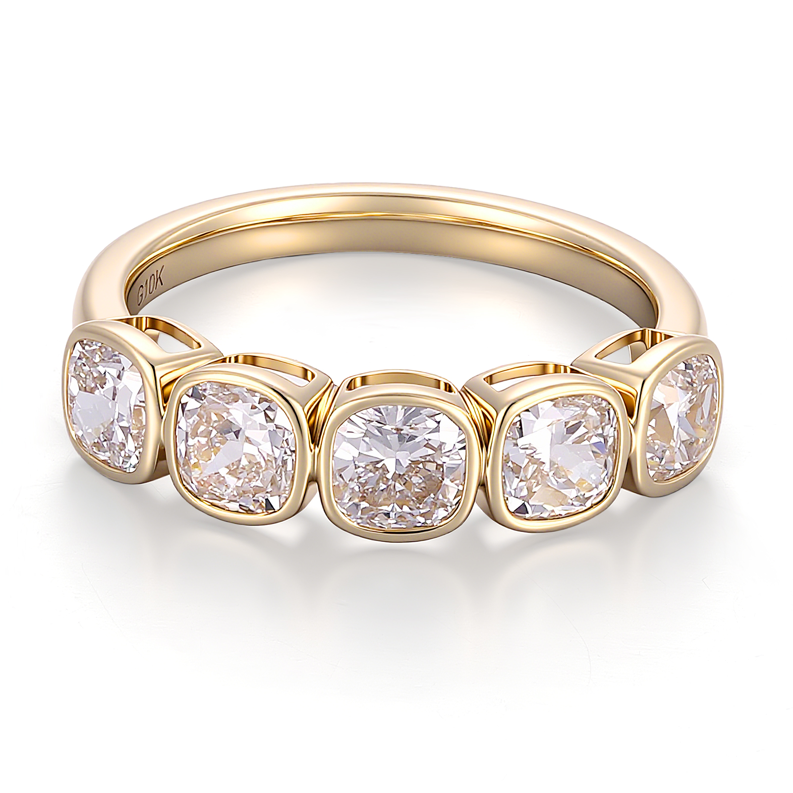 Bague en or massif 10 carats avec diamant de laboratoire.