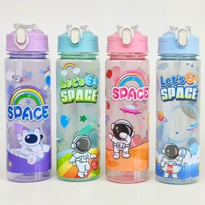 Bouteille d'eau en plastique PC grande capacité Lakuna 900 ml avec paille, couvercle pop-up à un clic, gourde portable à motif de dessin animé avec ventouse - Product Image 3