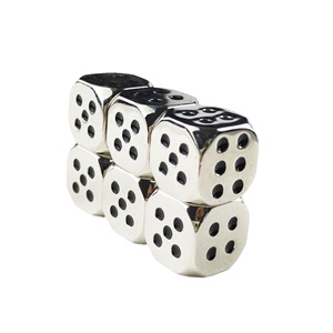 Nuevo producto <span class=keywords><strong>Ideas</strong></span> 2025 Metal logotipo personalizado D6 20MM 25MM 30MM juego <span class=keywords><strong>de</strong></span> dados <span class=keywords><strong>para</strong></span> Navidad aniversario novio novia regalos - Product Image 3