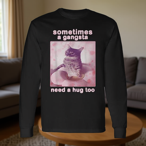 A veces, también a los gangsters les necesita un abrazo, camiseta de manga larga con diseño de gato y meme. - Product Image 3