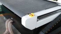 Geautomatiseerde textiel snijmachine met draaibare tafel, vibrerende mes en rondmes voor polyester en katoenvezels.