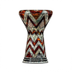 Auténtica Darbuka Gawharet El Fan Amber Zigzag Sombaty de 23 cm con incrustaciones de perlas. - Product Image 1