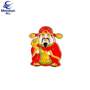 เหรียญตราเทพเจ้าแห่งโชคลาภเม่ยซาน ชุดแดง มงกุฎทอง ถือทองคำ  โลหะผสมแกะสลัก  รูปแบบดั้งเดิม สัญลักษณ์แห่งโชคลาภ ของขวัญ - Product Image 4