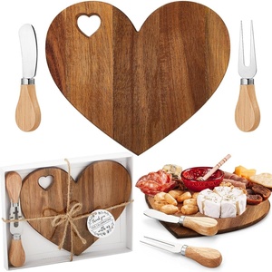 Set di taglieri di salumi in legno di Acacia Mini taglieri di formaggio a forma di cuore coltelli per formaggio da sposa doccia grazie scatola regalo per - Product Image 1