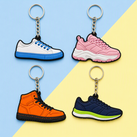 Llavero de PVC ligero personalizado al por mayor con forma de zapato, llavero de goma suave, regalo promocional de fábrica OEM
