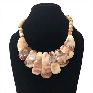 Collier unique en résine de qualité supérieure, style bohème, marron marbré, élégant, unisexe, bijoux de mode, perles à motifs naturels - Product Image 1