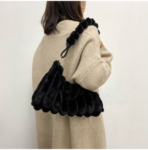 2023 nuove borse soffici da donna di grande capacità di moda borse a tracolla morbide da donna in stile coreano semplice borsa di pelliccia chic all'ingrosso per l'inverno - Product Image 5