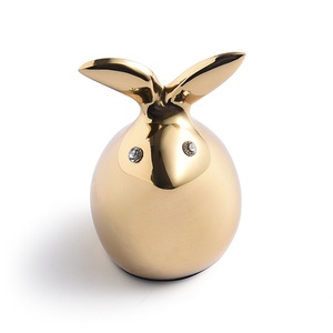 Presse-papiers décoratif en laiton doré pour bureau, école ou maison - Product Image 3