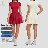 Robe de tennis 2-en-1 personnalisée avec logo pour femme, idéale pour la gym, le pickleball, le yoga, avec demi-fermeture éclair, manches courtes, jupes-culottes anti-frottement et poche intégrée