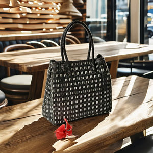 กระเป๋าสะพายไหล่สำหรับผู้หญิงทำจากพลาสติกรีไซเคิลงานแฮนด์เมดสไตล์เรียบง่ายมาใหม่ปรับแต่งสีได้ตามต้องการ - Product Image 1