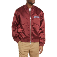 Blouson aviateur en satin surdimensionné bordeaux pour homme avec logo brodé sur mesure Couper et Coudre