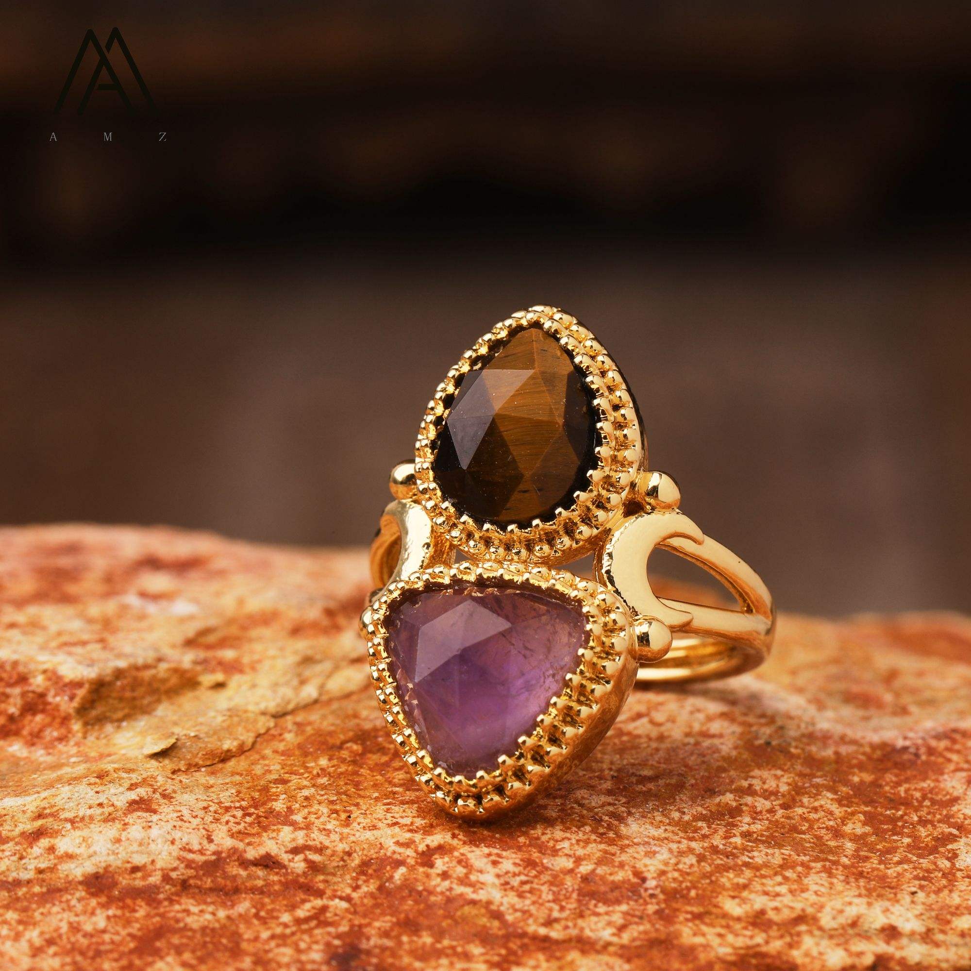 Anillo de oro con ojo de tigre