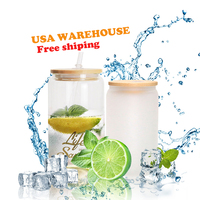 Entrepôt américain 12oz 16oz Canette de bière en forme de sublimation Pot en verre transparent dépoli avec couvercle en bambou et pailles en plastique