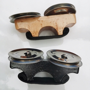 Tambourin à doigts en bois avec cymbales métalliques, instrument de percussion à main, sangle réglable, cloche à doigts pour performance musicale - Product Image 4