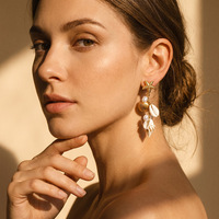 Boucles d'oreilles pendantes en acier inoxydable plaqué or avec perles tournesol, étoiles de mer et coquillages – Bijoux fantaisie chic à la française pour femme