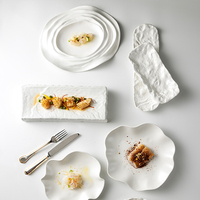 Esanjoy Assiette en porcelaine blanche mate populaire Bols Plaque De Porcelaine Nourriture occidentale Assiettes à vaisselle irrégulières en céramique à pli unique