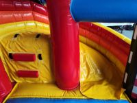 Structure gonflable de course au design moderne avec toboggan et château de saut pour tout-petits, avec souffleur