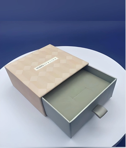 Элитная подарочная коробка-слайдер из тисненого картона с лентой, глянцевой/матовой ламинацией и тиснением для ювелирных изделий, косметики и подарков - Product Image 3