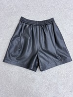 Shorts en cuir véritable de mouton noir 100% pour femme, décontractés, amples, imperméables, avec poches latérales froncées, pour usage quotidien en extérieur