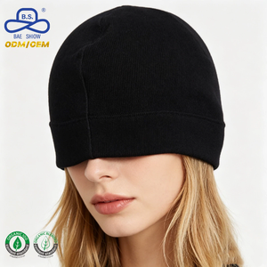 Casquette de cyclisme classique unie noire personnalisée OEM ODM pour hommes et femmes, idéale pour les sports d'hiver et à porter sous un casque - Product Image 2
