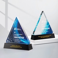 Trophée en cristal triangulaire personnalisé sur base noire, prix d'entreprise pour l'innovation