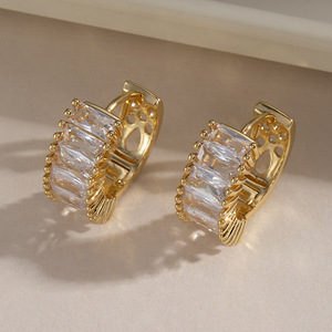 Boucles d'oreilles créoles dorées en zircon, rondes, géométriques, pour soirée, style manchette - Product Image 2