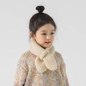 Bufanda de lana tejida para bebés, accesorio cálido de invierno de color sólido para salidas infantiles - Product Image 3