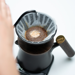 ดริปเปอร์กาแฟเซรามิกแบบมินิมอล DHPO พร้อมฝาปิดไม้ น้ำหนัก 395 กรัม ของขวัญสำหรับคนรักกาแฟและชา - Product Image 3