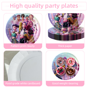 Ensemble de fête pour filles « Chasseuses de sorcières » comprenant des assiettes, des serviettes et des nappes pour une fête sur le thème de la musique - Product Image 2