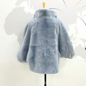 Giacca Corta di Lusso in Vera Pelliccia di Coniglio Rex - Cappotto Invernale da Donna Morbido e Caldo con Texture Vellutata - Product Image 6
