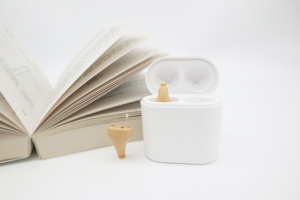 Audífonos digitales Retone Cic para personas mayores, Otc recargable controlado por aplicación con función <span class=keywords><strong>de</strong></span> <span class=keywords><strong>grabadora</strong></span> <span class=keywords><strong>de</strong></span> voz <span class=keywords><strong>de</strong></span> 4 canales - Product Image 2