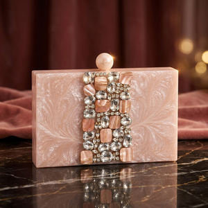 Pochette rectangulaire rose en résine avec décorations de perles et de strass, style glamour hollywoodien pour mariage et soirée - Product Image 1