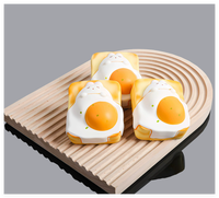 Petit pain en forme de toast à rebond lent et mignon. Collation ludique. Gadget anti-stress. Jouet anti-stress. Cadeaux de bienvenue