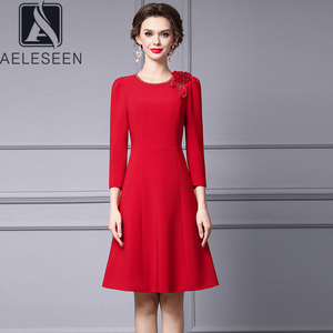 AELESEEN Robe rouge élégante et mince pour femmes Printemps Nouvel An Fleurs perlées Manches longues avec décoration à boutons Occasions importantes - Product Image 1