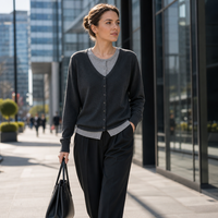 Fabrikverkauf: Damen-Strickjacke im Zweiteiler-Look aus Nylon, Viskose, Baumwolle und Polyester für Freizeit- und Alltagsoutfits
