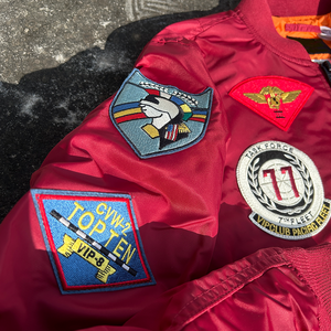 Мужская зимняя куртка-бомбер из нейлона с вышивкой логотипа на заказ, утепленная, в стиле ретро, оверсайз, красная - Product Image 2