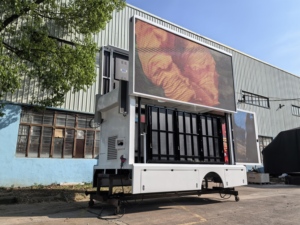 Ngoài trời đầy đủ màu sắc kỹ thuật số 3-Sided LED di động quảng cáo hiển thị bảng điều khiển đăng nhập Màn hình IP65 đánh giá xe tải biển quảng cáo cho bán - Product Image 3